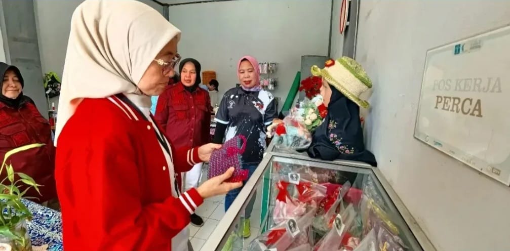 Tangan Tangan Terampil WBP Lapas Perempuan Bandung Memikat Kadivmin Kemenkumham Banten
