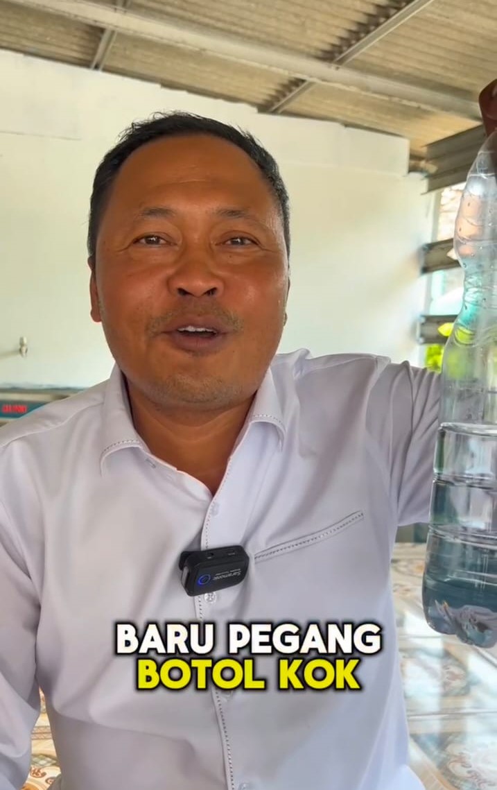 Viral! Foto Lawas Pegang Botol Miras, H Maslani  Mantan Polisi Bantah Langgar Aturan
