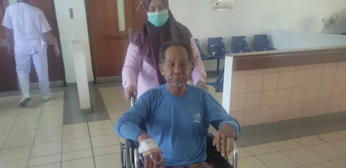 Sadis! Perampok Beraksi Sadis, Lansia Dibuat Babak Belur di Karawang