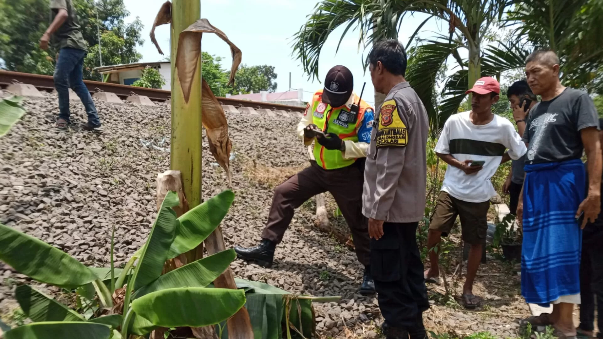 Tragis! Pria Tewas Tertabrak Kereta Api di Klari, Diduga Sengaja Diam di Rel
