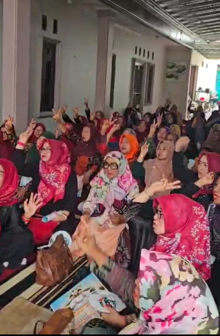 Sari Marliani Ketua Relawan Bakti Gelar Pengajian Akbar Untuk Aep -Maslani Pemimpin Ideal yang Di Dambakan Rakyat Karawang