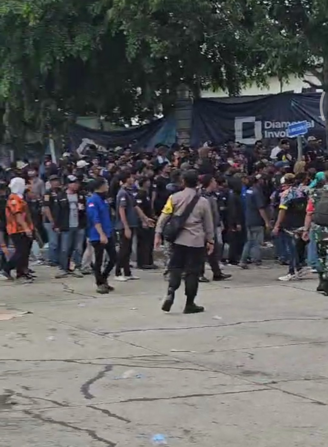 Warga Desa Parungmulya Dihadang saat Tuntut Hak atas Limbah Pabrik