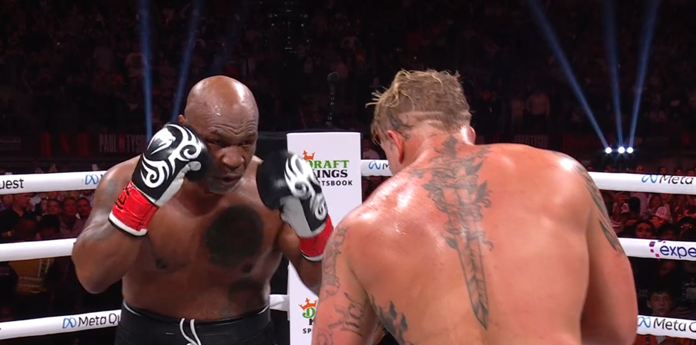 Jake Paul Menang Angka Lawan Legenda Tinju Mike Tyson