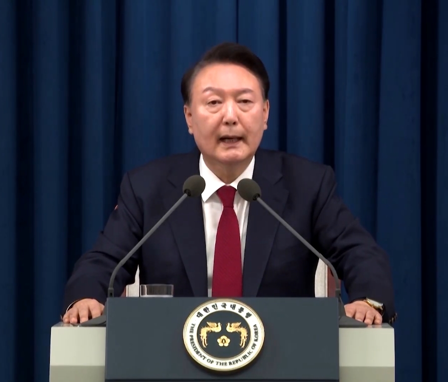 Breaking News! : Presiden Korea Selatan Yoon Suk-yeol Umumkan Status Darurat Militer