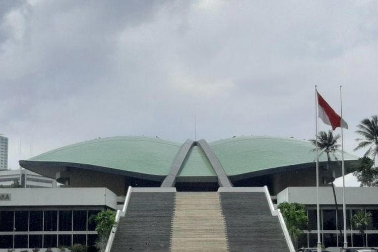 DPR Sahkan Aturan Evaluasi Pejabat Negara, MK: “Rusak Negara Ini, Bos!”
