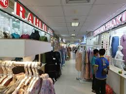 Pasar Tanah Abang Sepi Jelang Lebaran 2025: Dampak E-Commerce dan Daya Beli Melemah