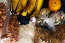 Menu Makan Bergizi Gratis Saat Libur Sekolah: Benarkah Berisi Bahan Mentah dan Snack Kemasan?