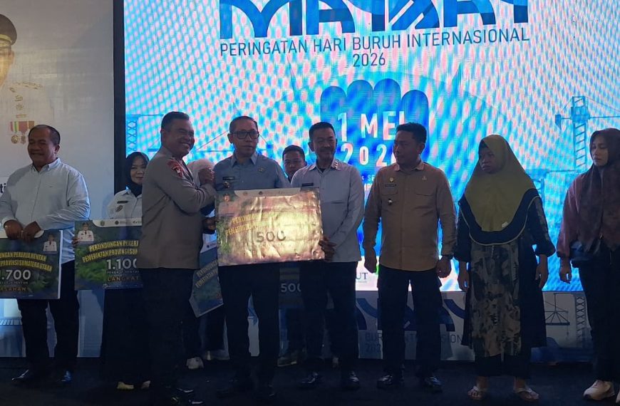 Sinergi di Gedung Serbaguna: Saat Plakat Penghargaan Menjadi Simbol Harmonisasi Buruh-Pemerintah Sumut