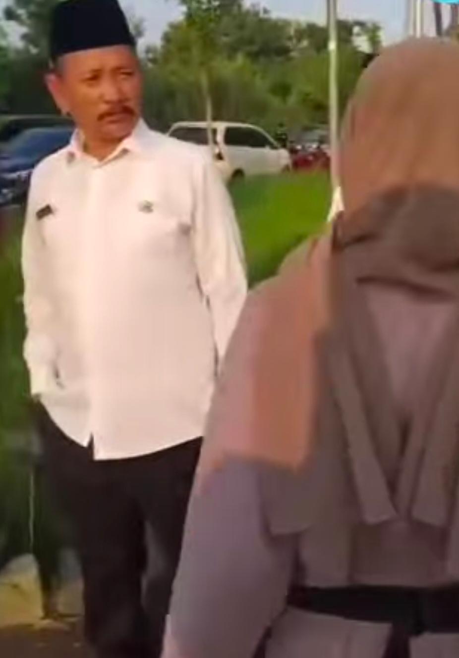 Insiden di Sela Pelantikan: Saat “Panggung” Birokrasi Karawang Mendadak Riuh oleh Protes Warga