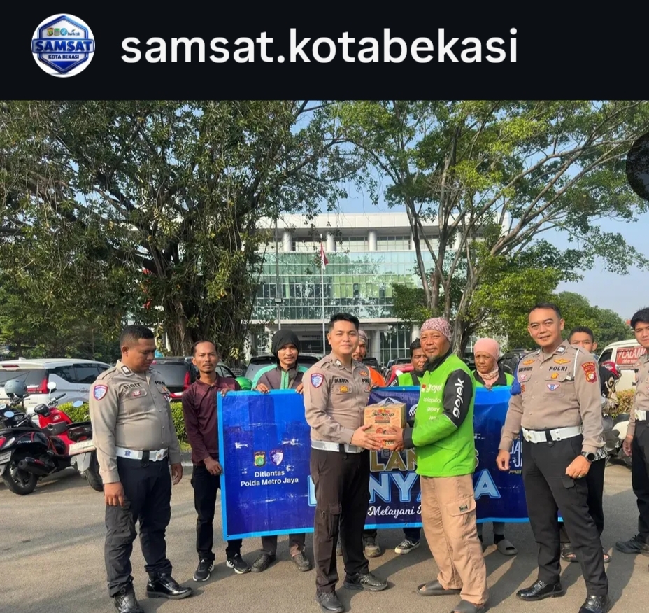 Sapa Pagi di Bulak Kapal: Saat Polantas Bekasi Berbagi Kasih dengan Pejuang Jalanan