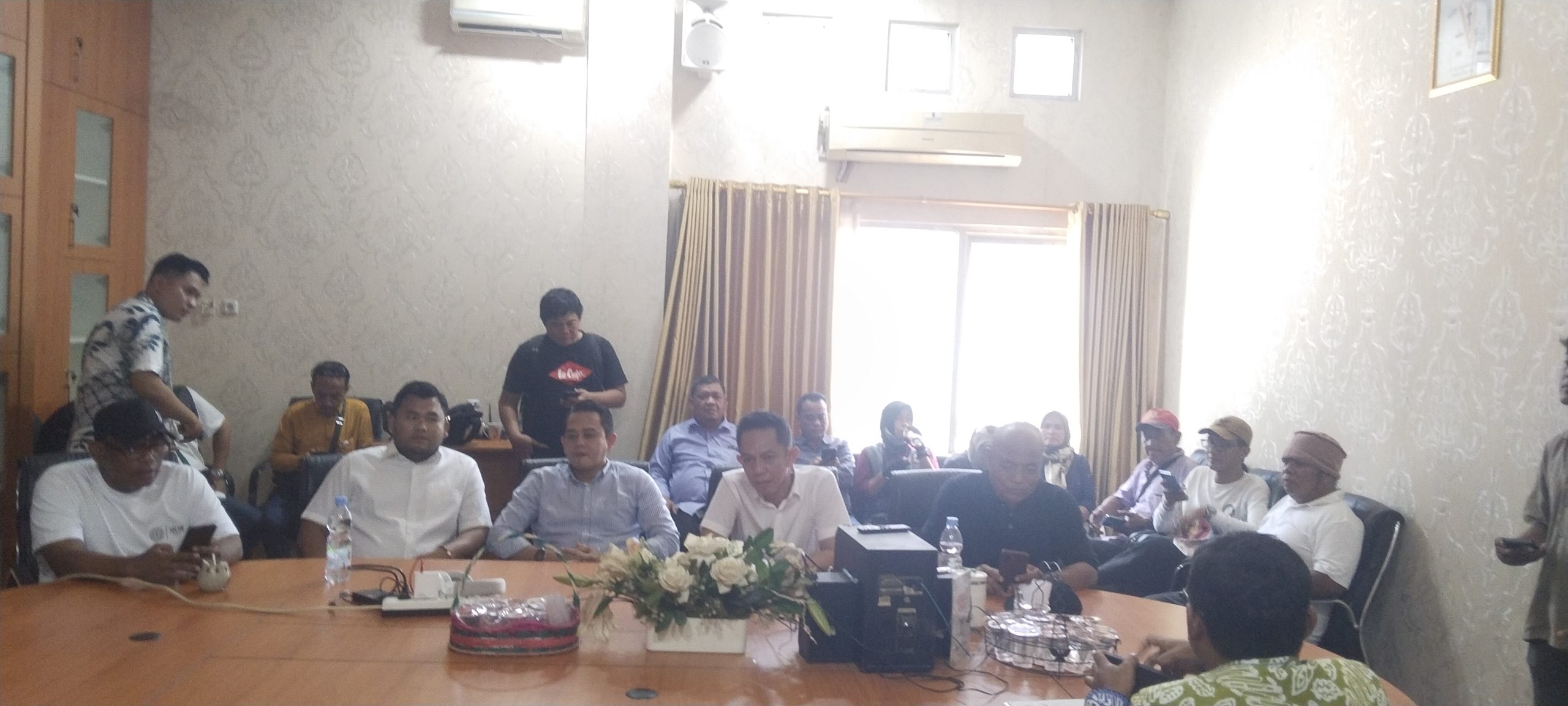 Sorotan Tajam Tender Flyover Cikampek: Praktisi Hukum Desak Audit Menyeluruh, Barjas Karawang Bungkam di Balik Alasan Sistem