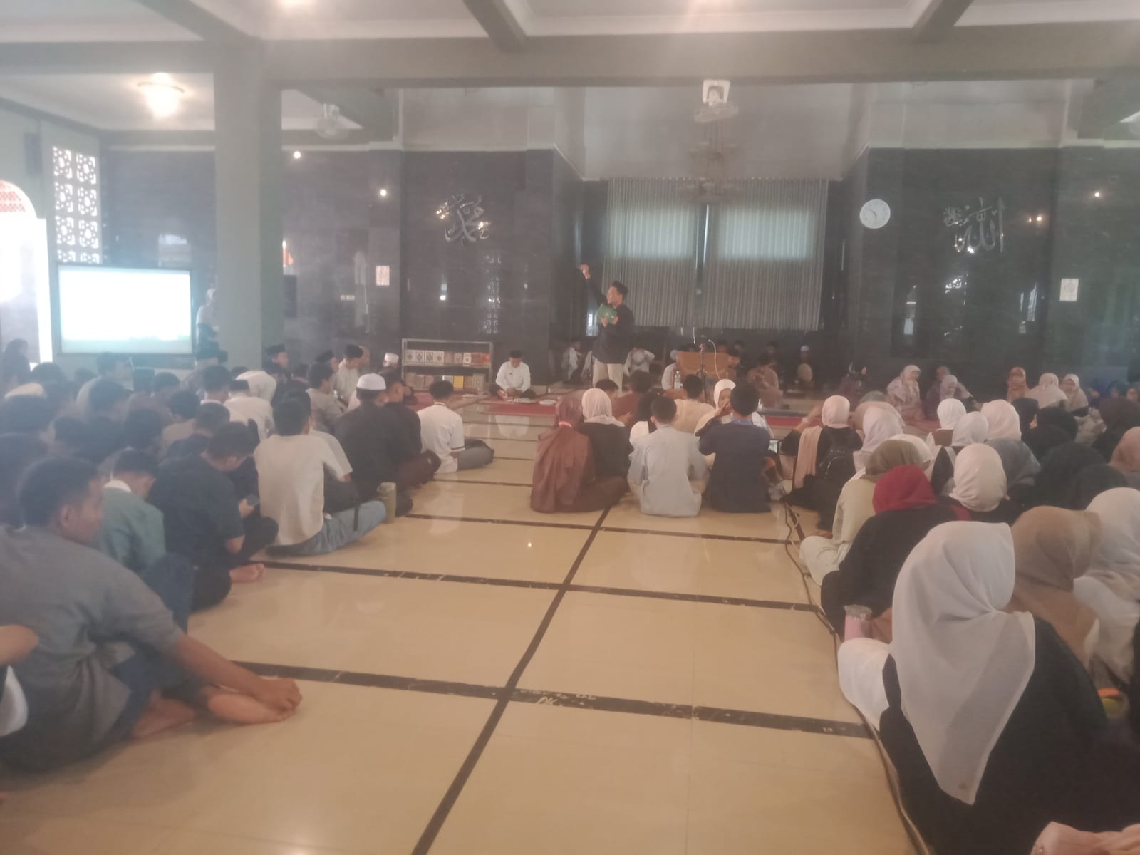 Ketika Mesin Praktik Berhenti Sejenak: Gema Maulid Nabi di SMKN 1 Karawang Padukan Keahlian dan Akhlak